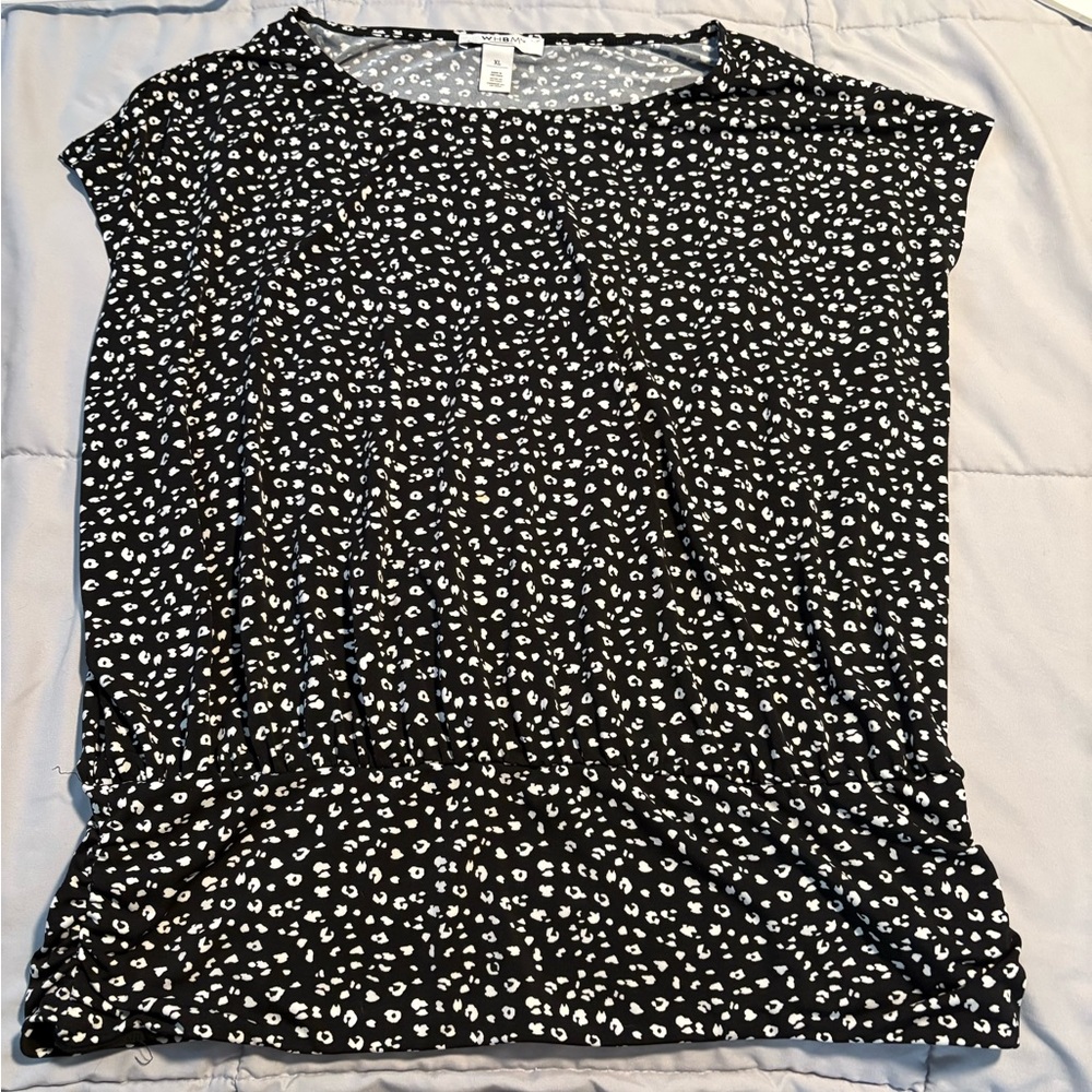 White House Black Market Black and White Short Sleeve Top